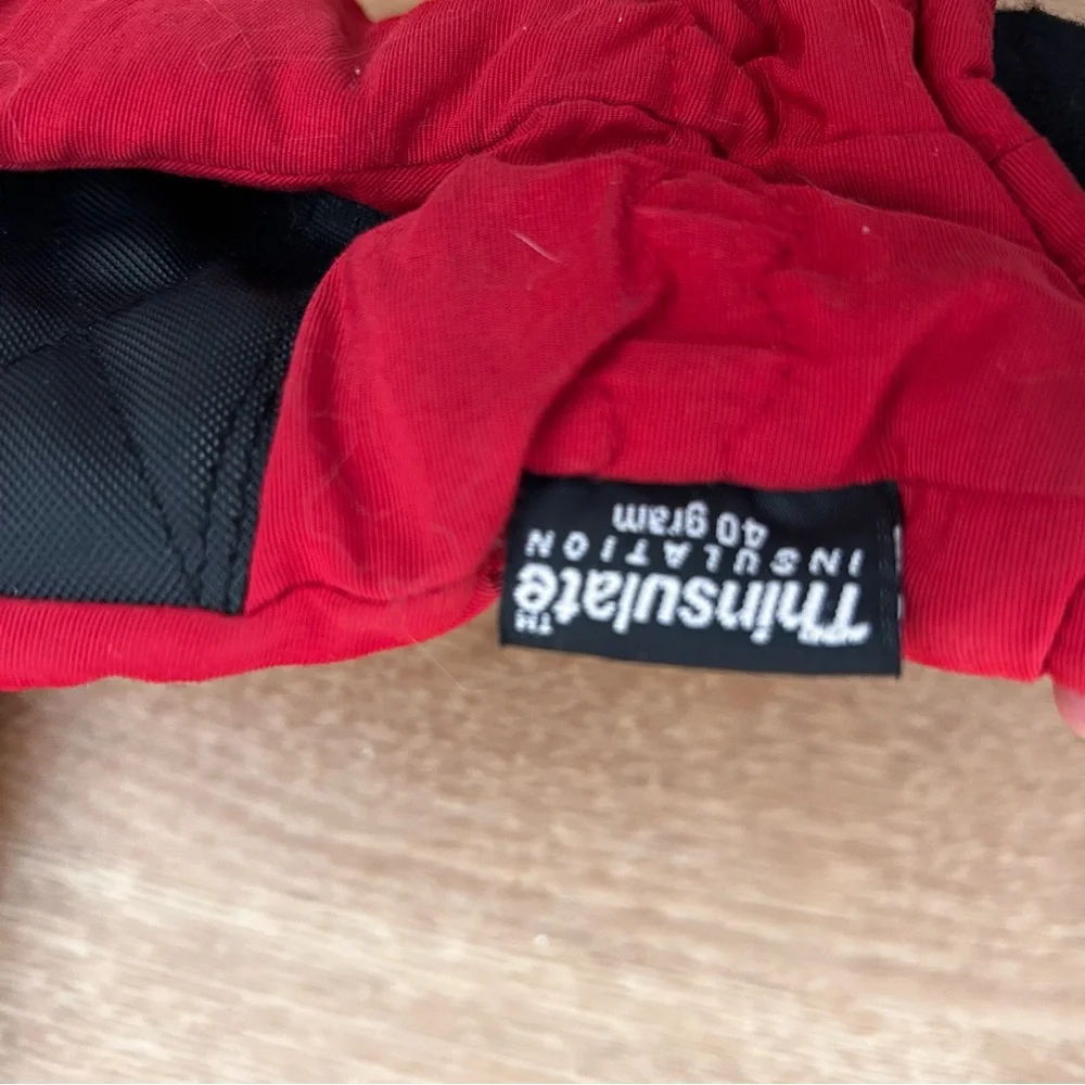 Red ski gloves with warm Thinsulate insulation